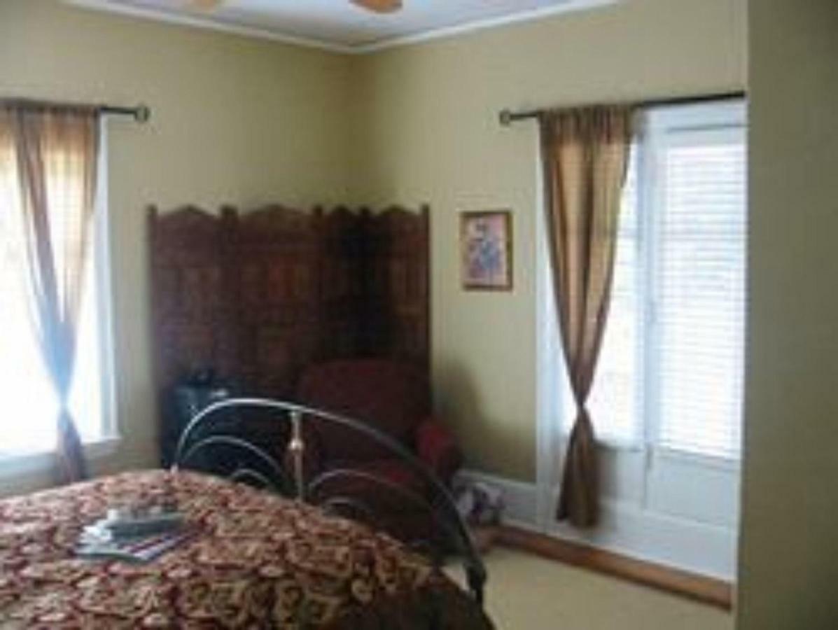 The Villa Bed & Breakfast (Adults Only) Такома Екстериор снимка
