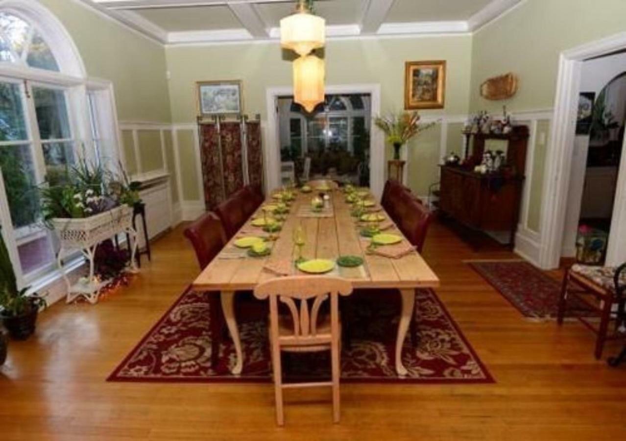 The Villa Bed & Breakfast (Adults Only) Такома Екстериор снимка