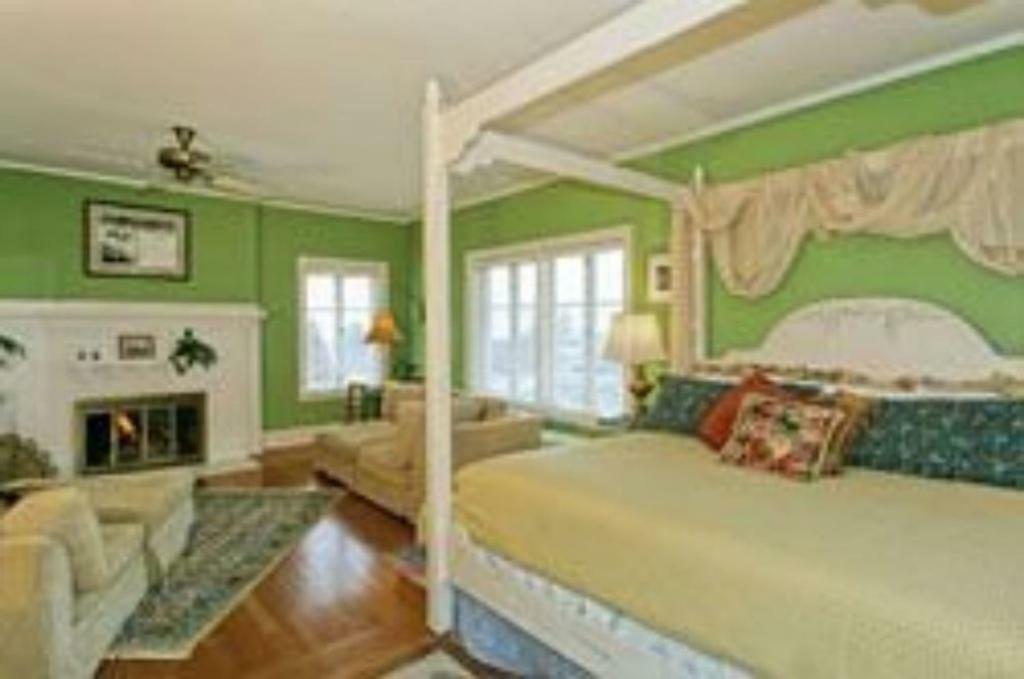 The Villa Bed & Breakfast (Adults Only) Такома Екстериор снимка
