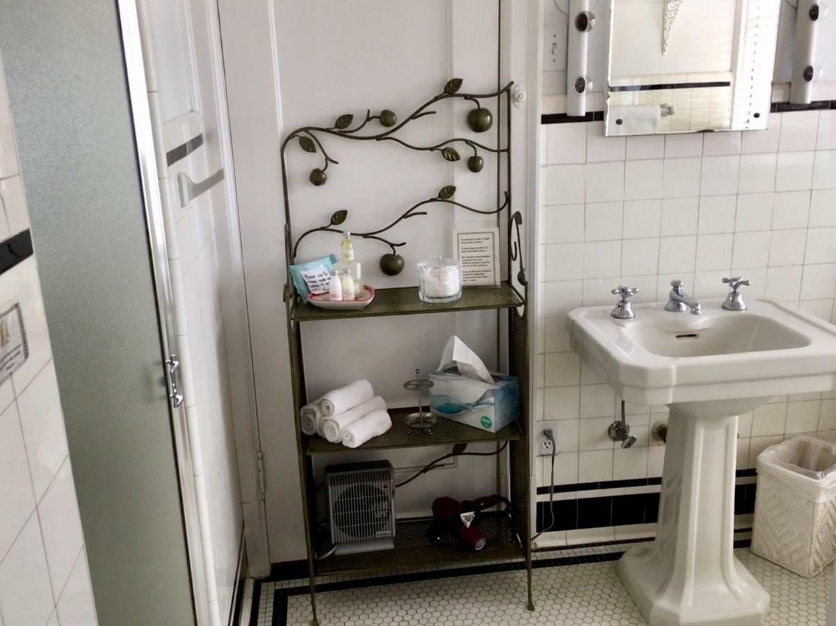 The Villa Bed & Breakfast (Adults Only) Такома Стая снимка